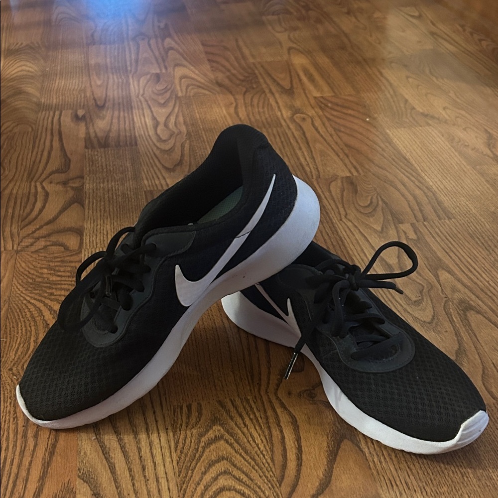 Nike size 7.5 Black and White Sneakers